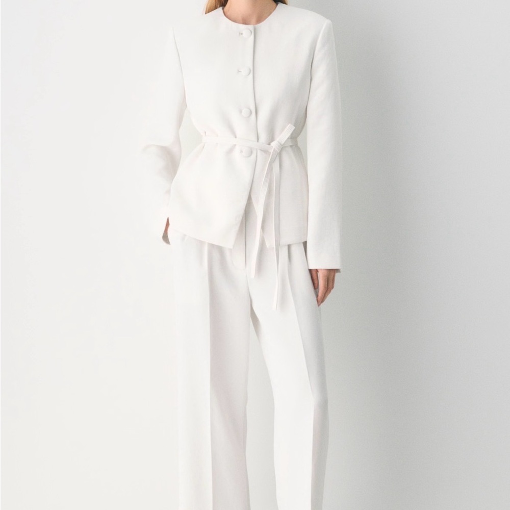 Aritzia Effortless Pant - Cropped Light Birch - Picture 2 of 6